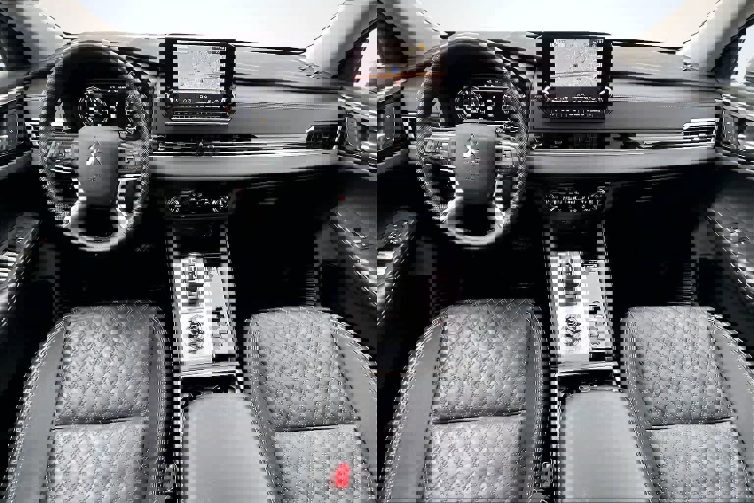 Used 2023 Mitsubishi Outlander SEL image 10