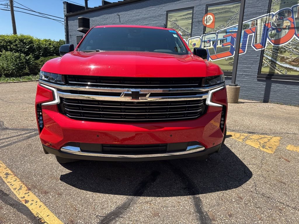 Used 2024 Chevrolet Tahoe LT w/ Luxury Package AWD/4WD image 2