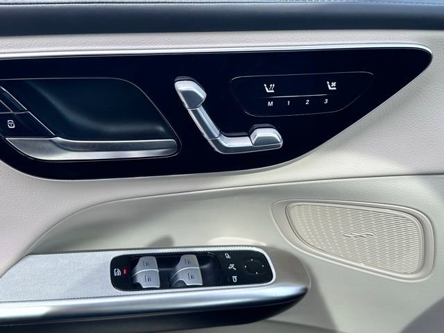 Used 2024 Mercedes-Benz GLC 300 4MATIC image 23