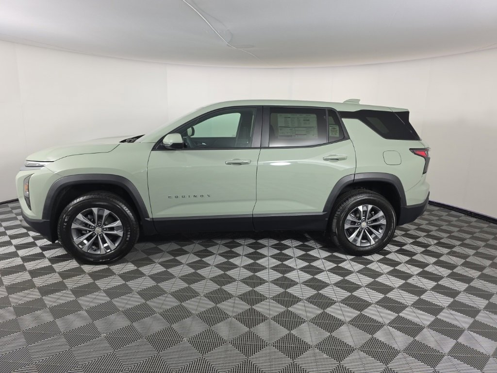 New 2026 Chevrolet Equinox LT image 2