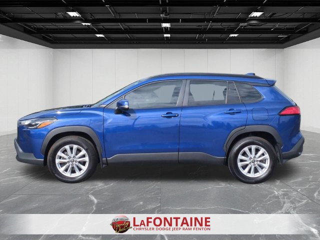 Used 2022 Toyota Corolla Cross LE AWD/4WD image 2