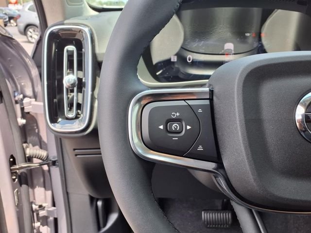 New 2026 Volvo XC40 B4 Plus w/ Protection Package Premier FWD image 17