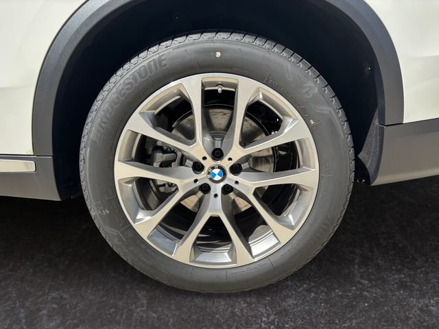 Used 2026 BMW X5 xDrive40i w/ Climate Comfort Package image 29