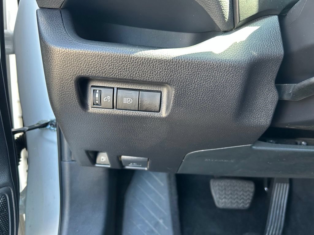 Used 2025 Toyota RAV4 XLE AWD/4WD image 24