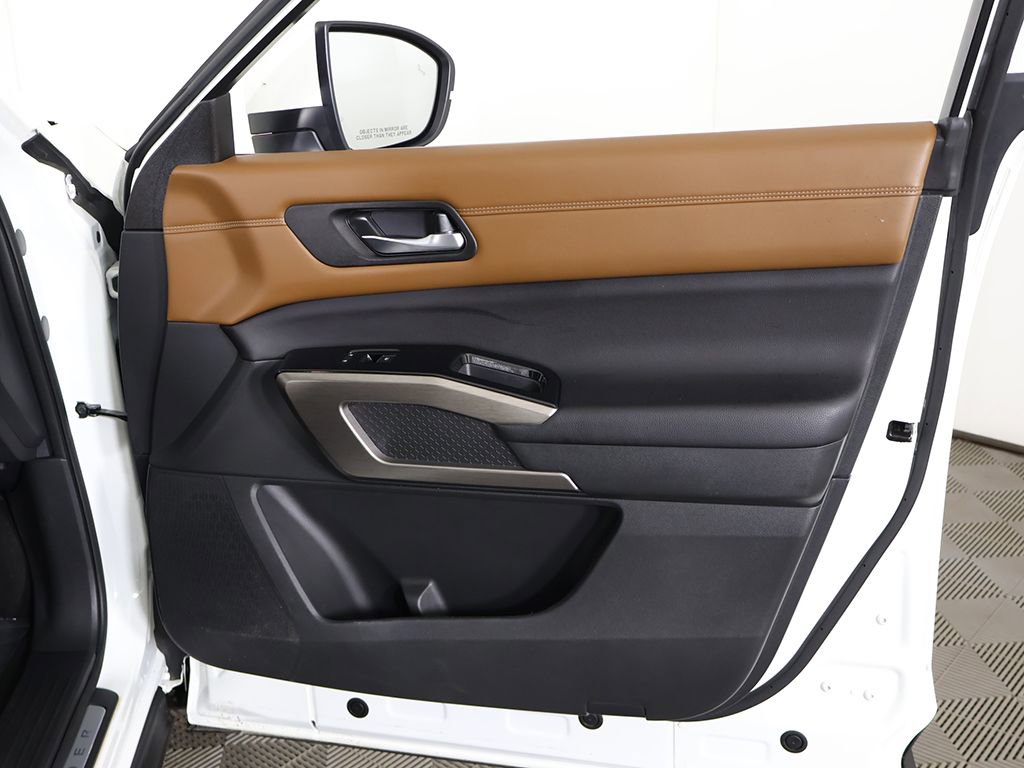 Used 2023 Nissan Pathfinder Platinum AWD/4WD image 28