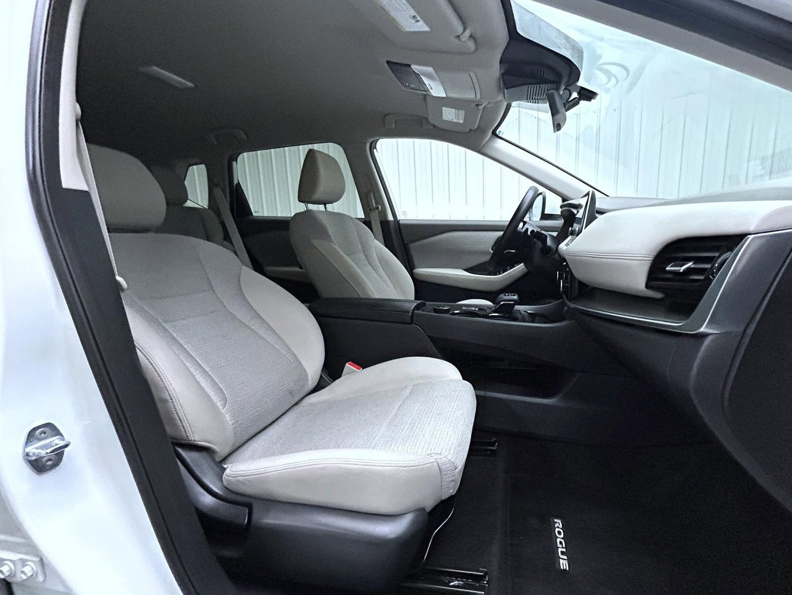 Used 2022 Nissan Rogue SV image 15