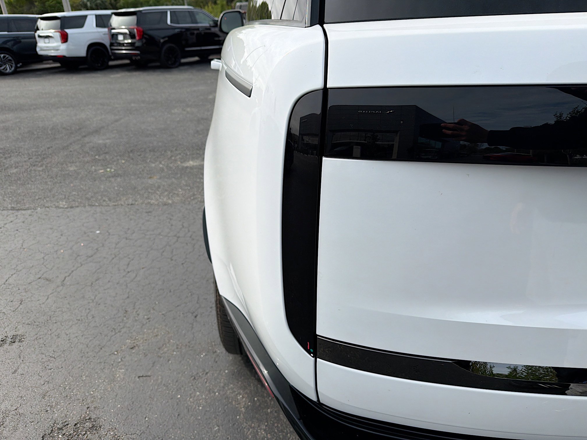 Used 2025 Land Rover Range Rover SV image 10