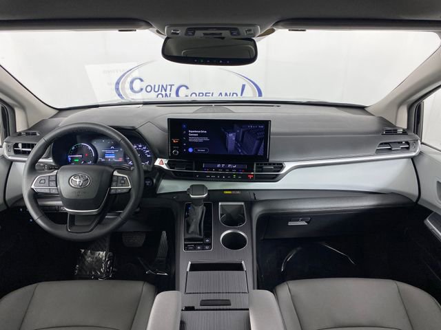 Used 2025 Toyota Sienna XLE AWD/4WD image 15