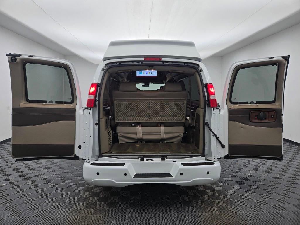 Used 2020 GMC Savana 2500 Extended w/ Enhanced Convenience Package image 6