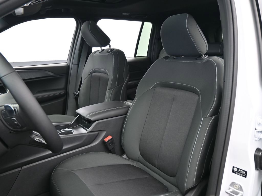 New 2026 Jeep Grand Cherokee Laredo X image 10