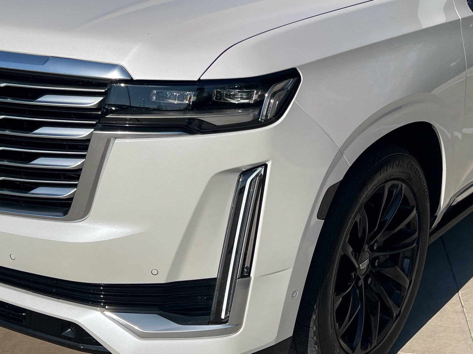 Used 2021 Cadillac Escalade ESV Premium Luxury Platinum AWD/4WD image 4
