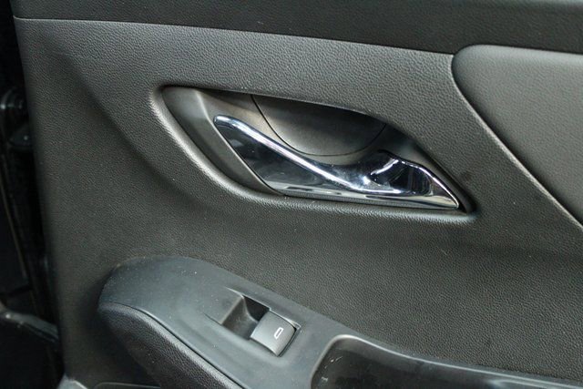 Used 2023 Chevrolet Traverse RS image 13