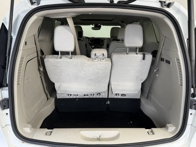 Used 2019 Chrysler Pacifica Limited w/ Advanced Safetytec Group FWD image 17