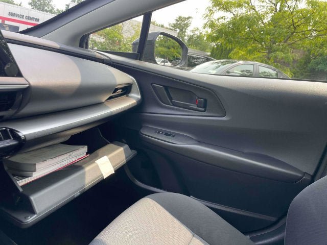 Certified 2025 Toyota Prius LE FWD image 35