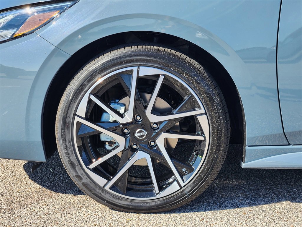 New 2025 Nissan Sentra SR image 7