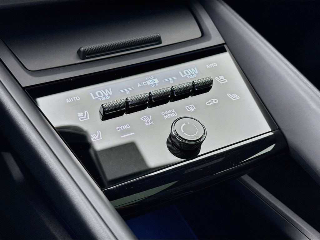 Certified 2025 Porsche Macan Electric RWD image 21