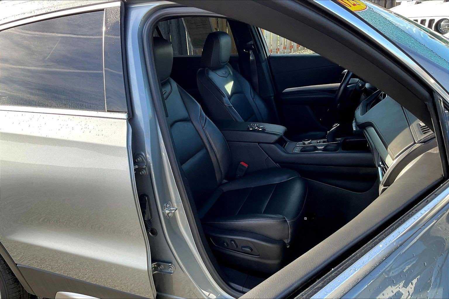 Used 2023 Cadillac XT4 Premium Luxury image 7