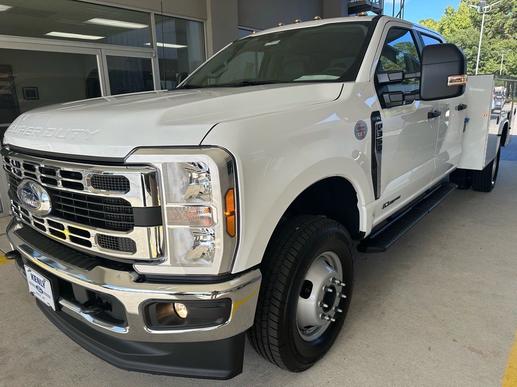 New 2026 Ford F350 XL w/ XL Chrome Package image 3