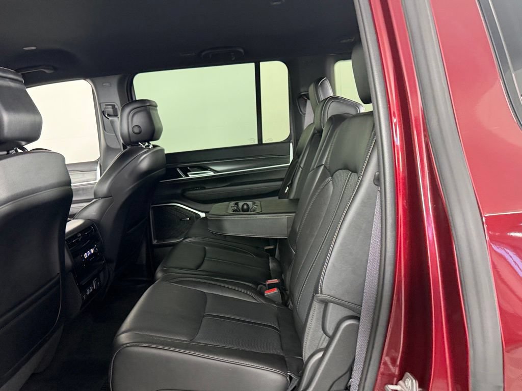 Used 2023 Jeep Wagoneer Series III w/ Preferred Equipment Group AWD/4WD image 25