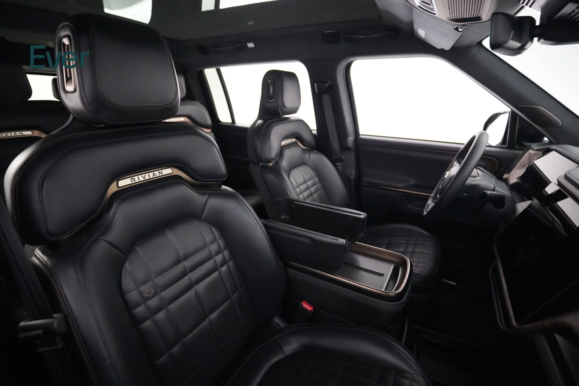 Used 2025 Rivian R1S Premium AWD/4WD image 23