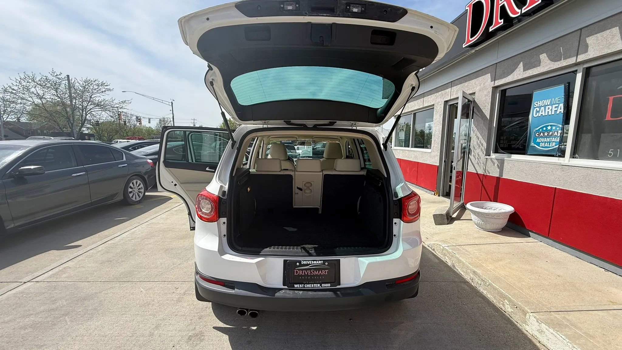 Used 2011 Volkswagen Tiguan S image 21