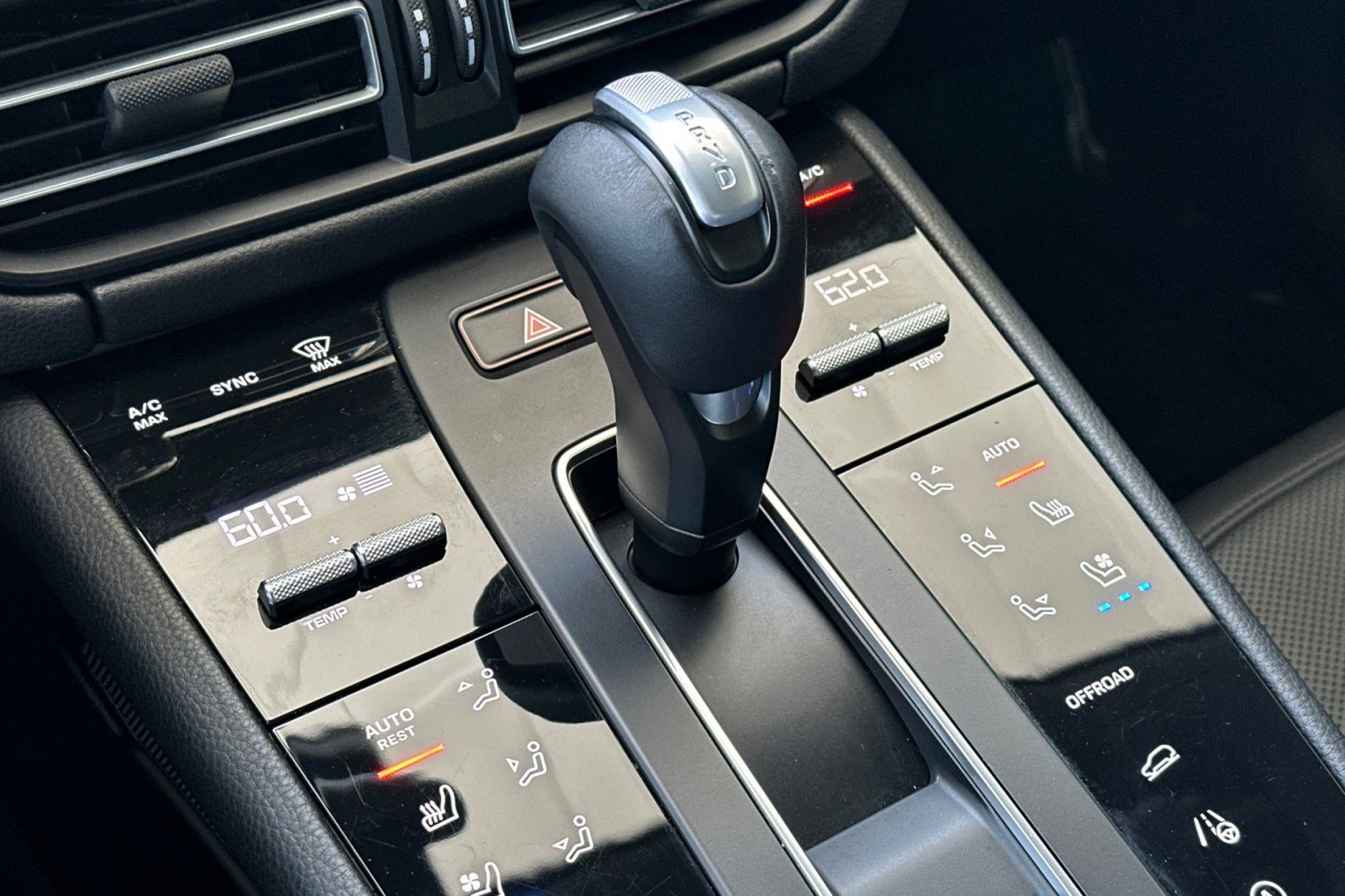 Certified 2022 Porsche Macan AWD/4WD image 22