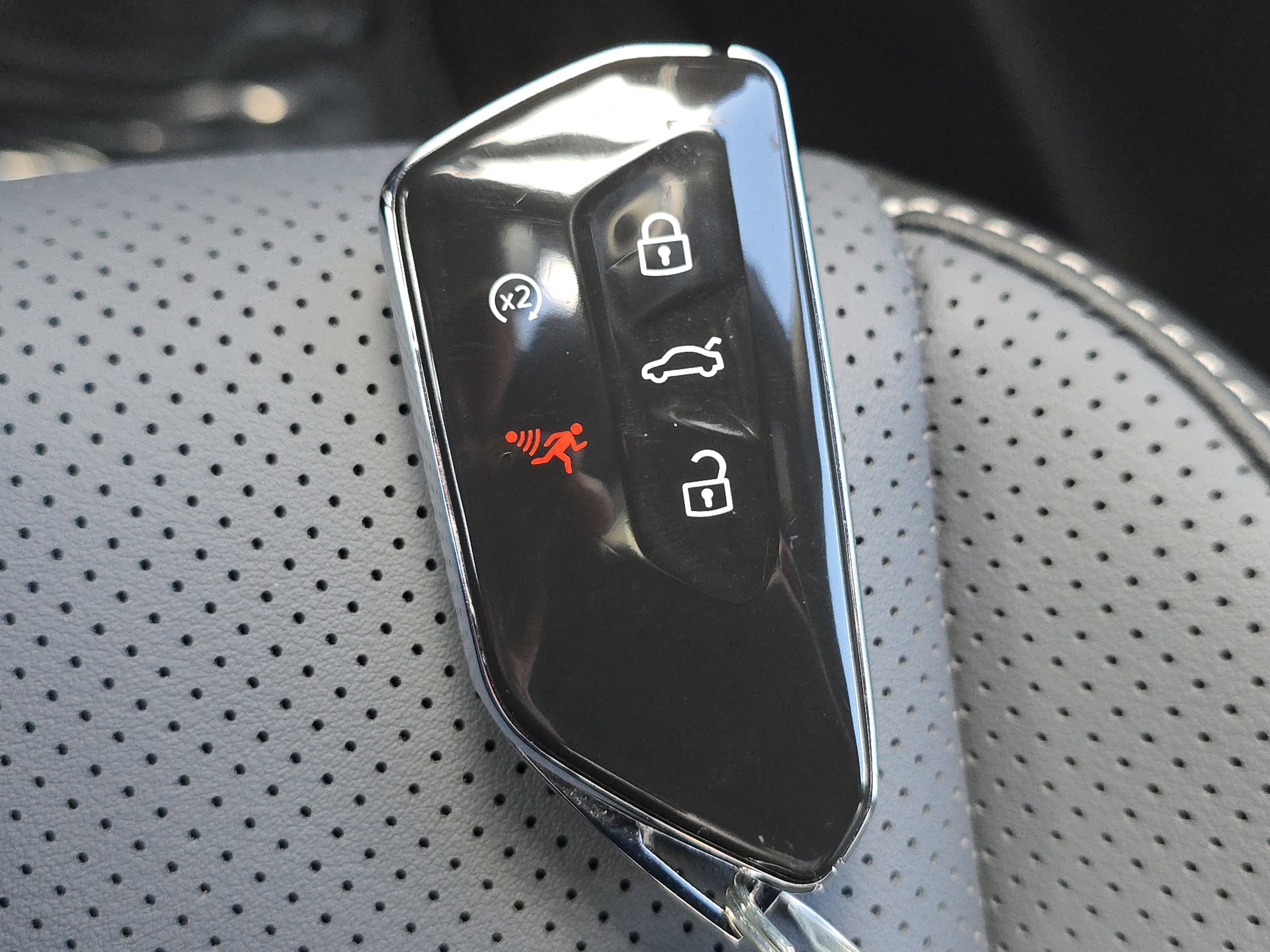 New 2026 Volkswagen Tiguan SE R-Line image 28