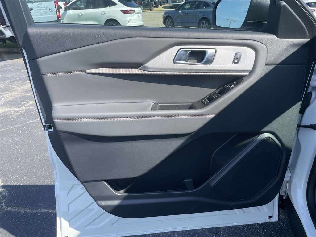 New 2025 Ford Explorer Active image 15
