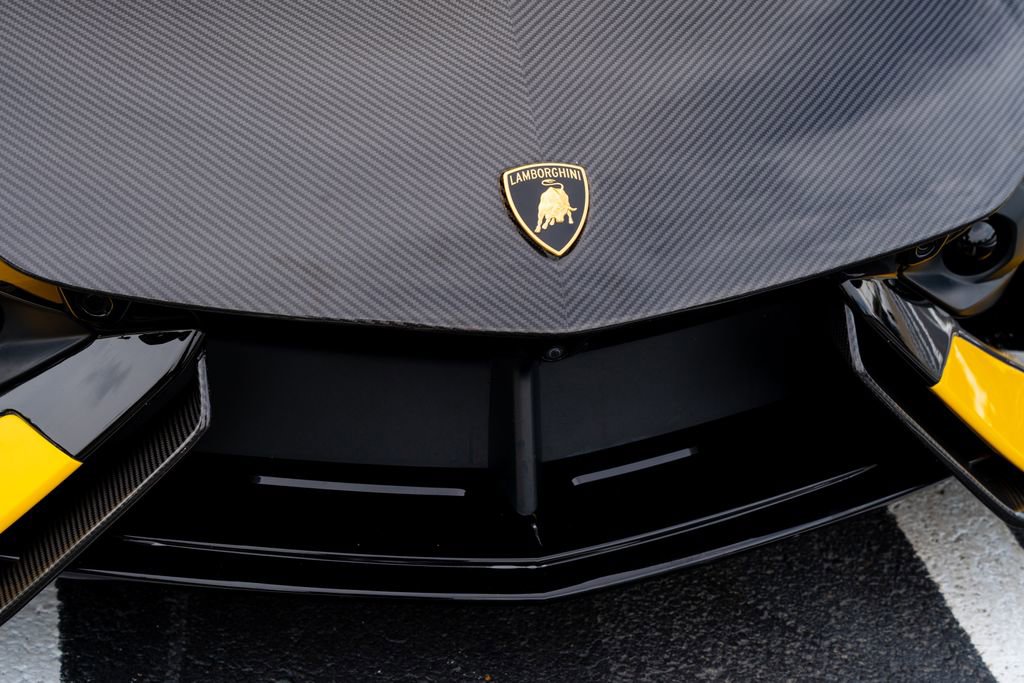 Used 2024 Lamborghini Revuelto AWD/4WD image 10