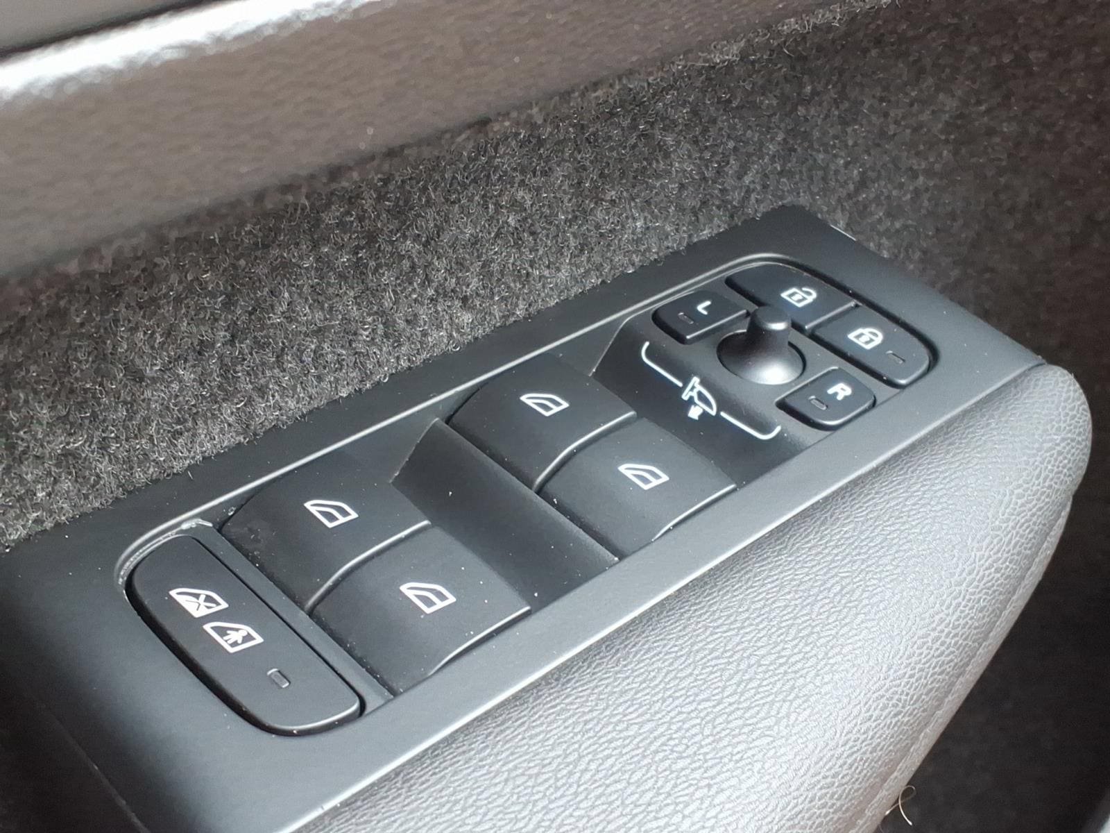 Certified 2025 Volvo EX40 Ultra AWD/4WD image 33