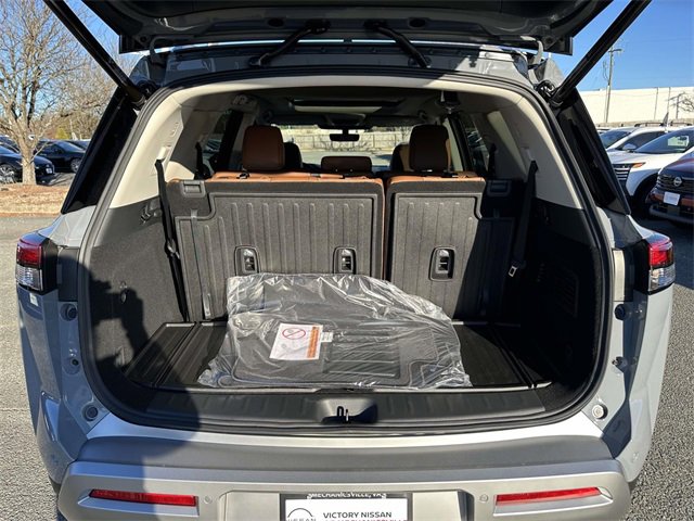 New 2025 Nissan Pathfinder Platinum w/ Cargo Package image 12