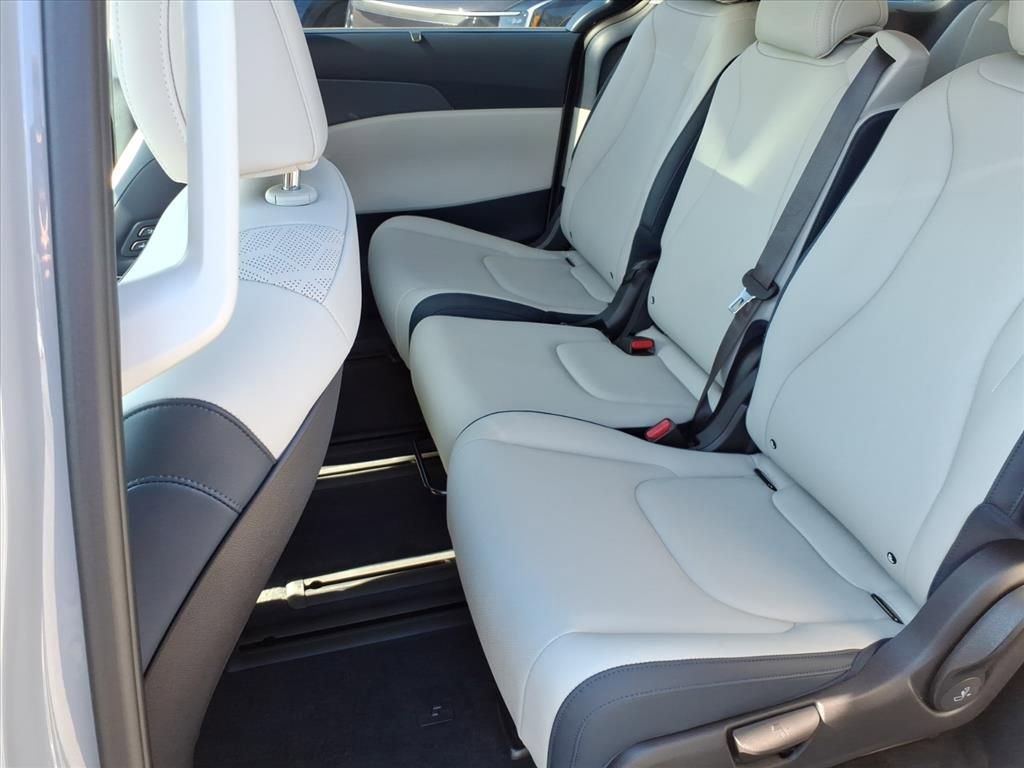 New 2026 Kia Carnival EX image 12