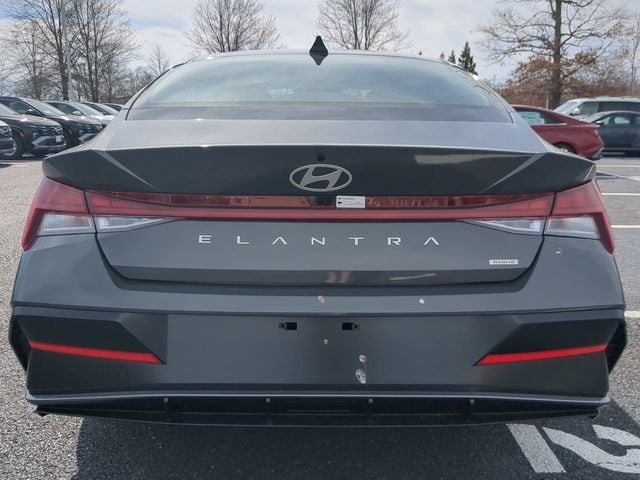 Used 2025 Hyundai Elantra Limited FWD image 5
