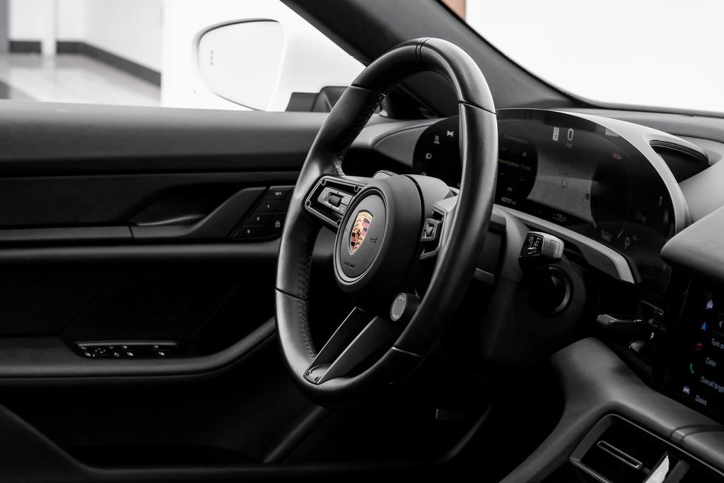 Used 2022 Porsche Taycan image 22