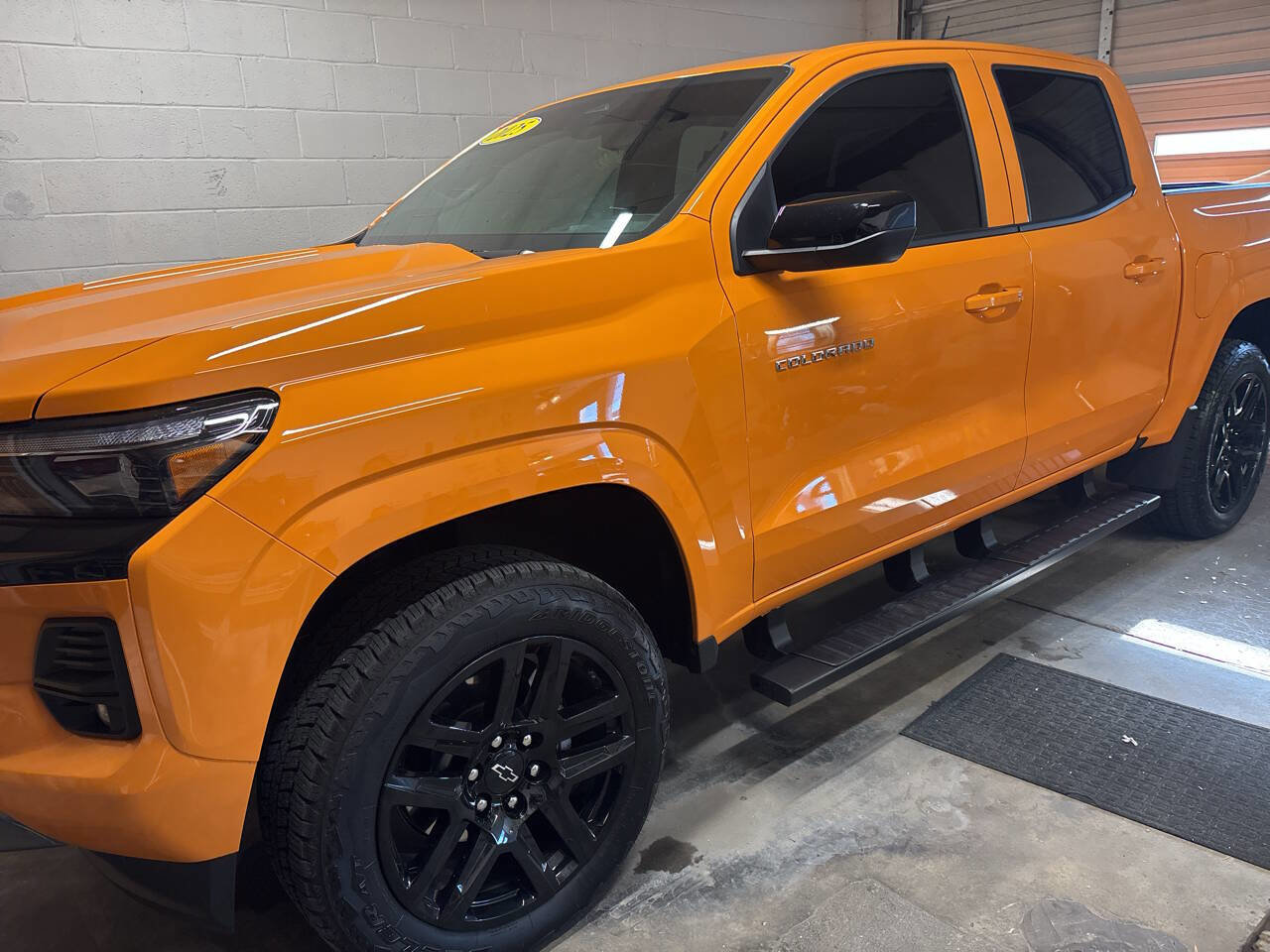 Used 2025 Chevrolet Colorado Z71 w/ Z71 Convenience Package 2 image 1