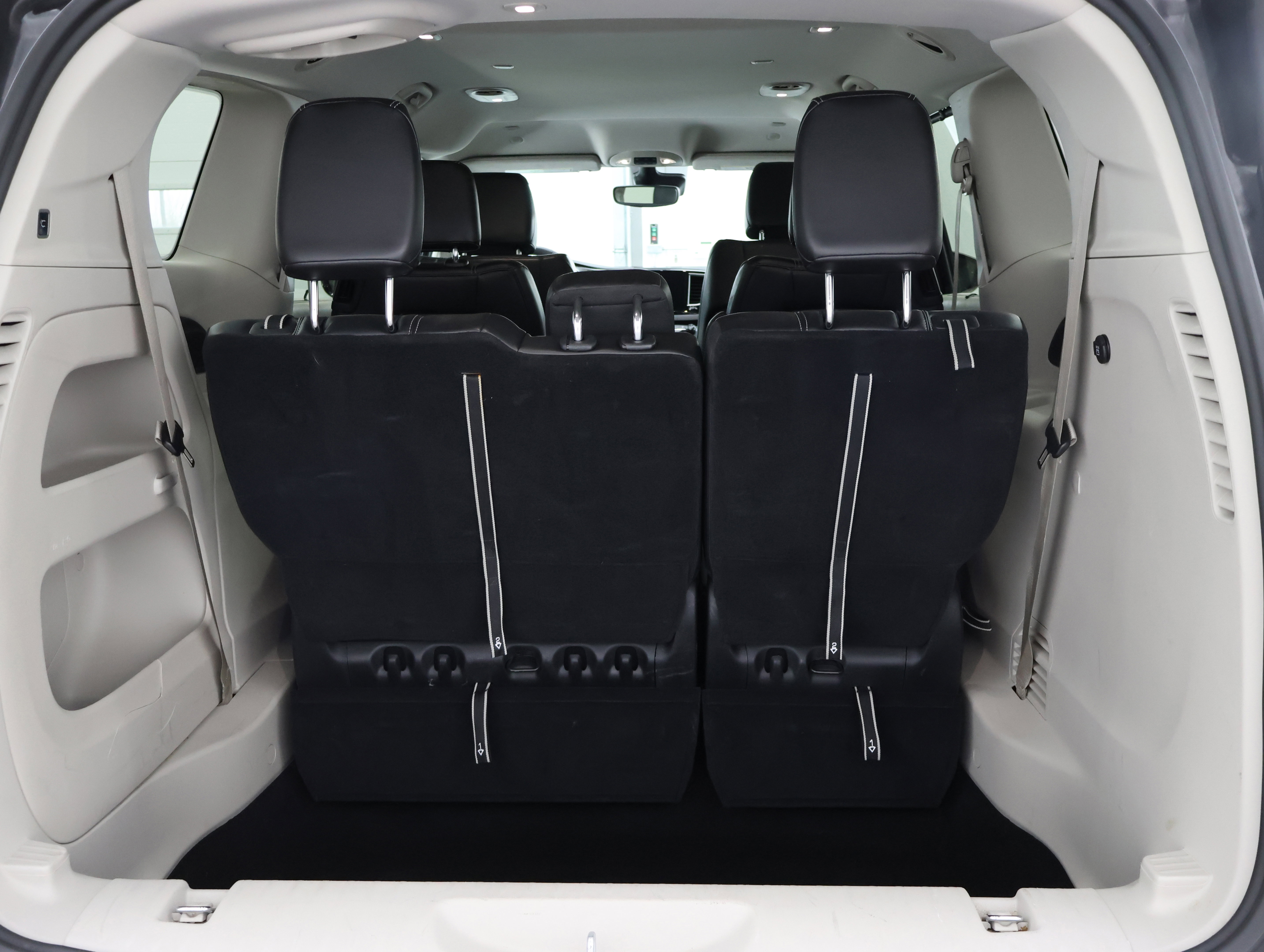 Used 2024 Chrysler Pacifica Touring-L image 27