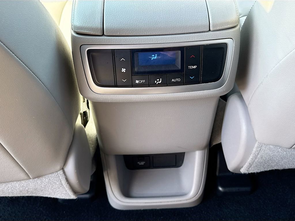 Used 2018 Toyota Highlander XLE AWD/4WD image 24