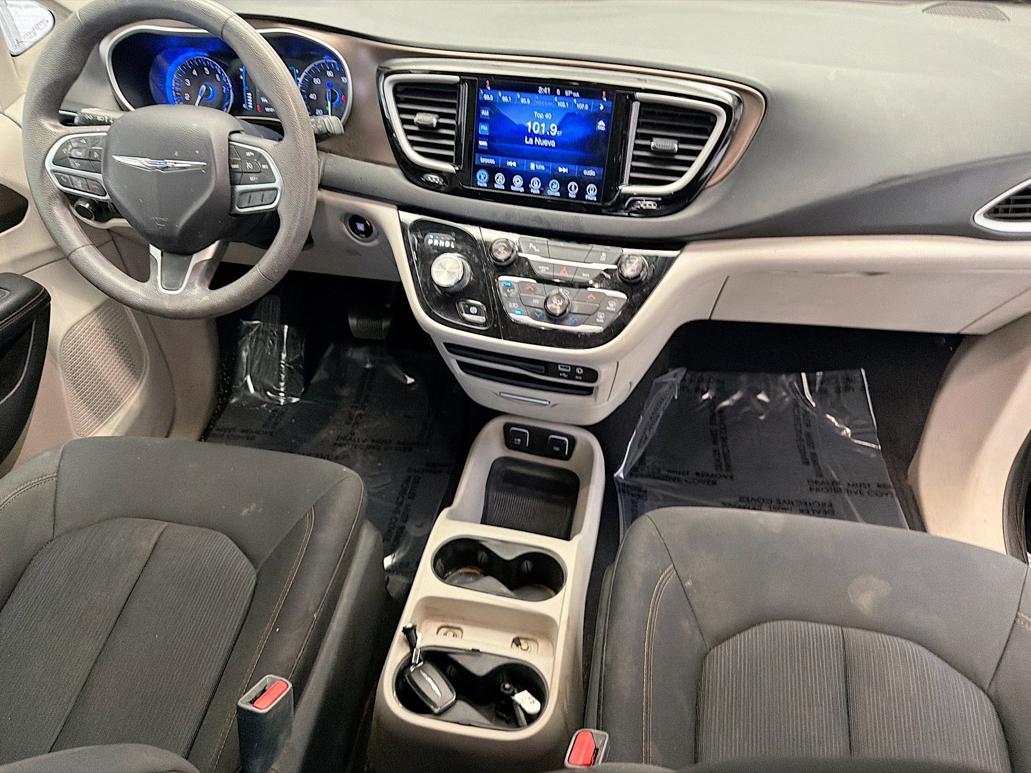 Used 2017 Chrysler Pacifica Touring image 12