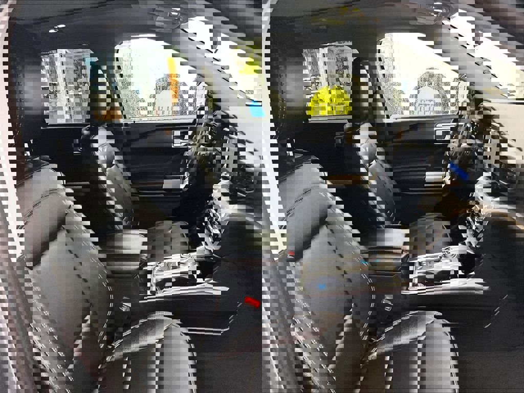 Used 2021 Ford Explorer XLT w/ Equipment Group 202A image 11