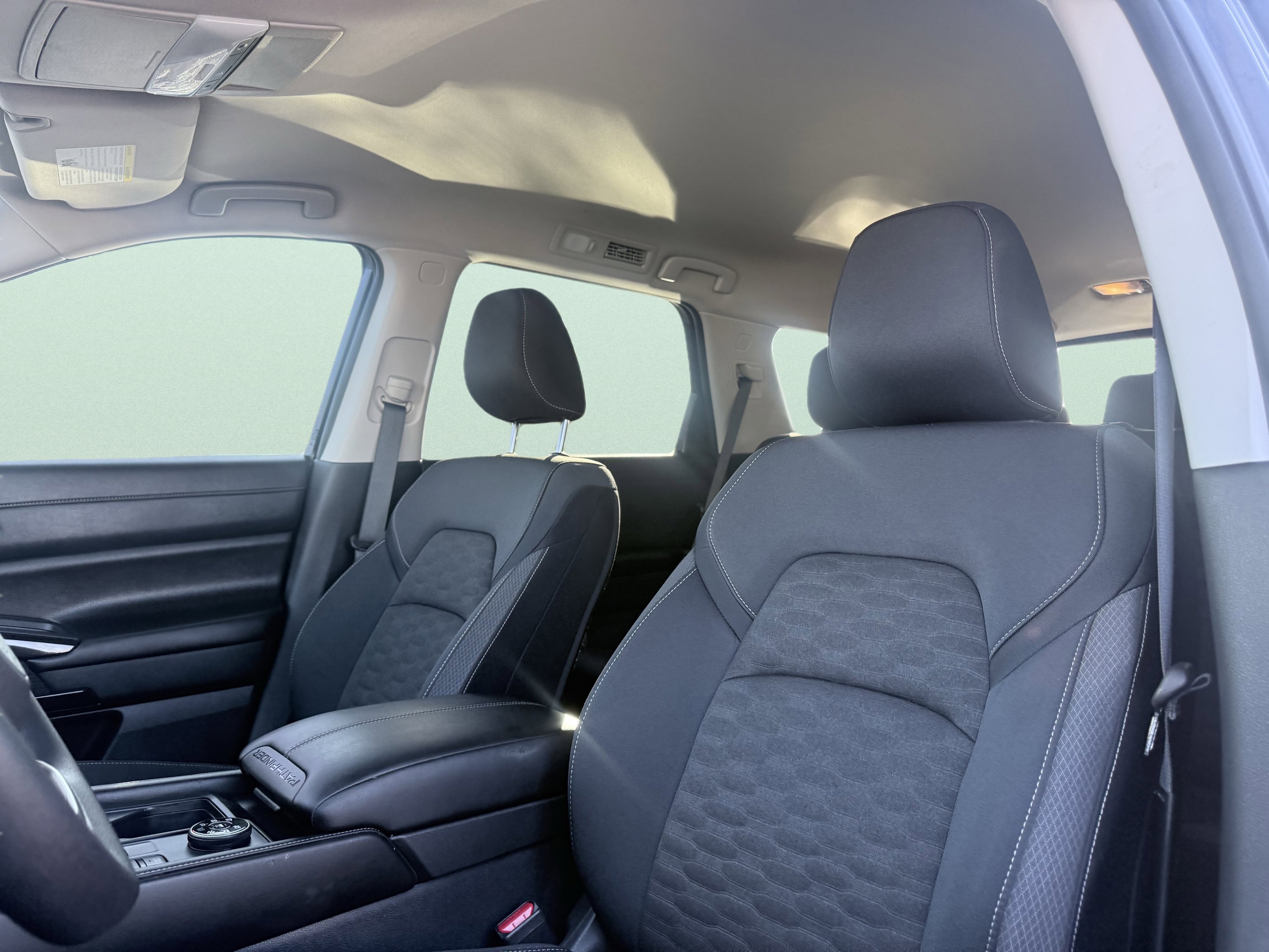 Used 2025 Nissan Pathfinder S image 23