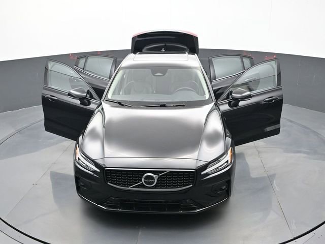 Used 2024 Volvo S60 B5 Core image 30