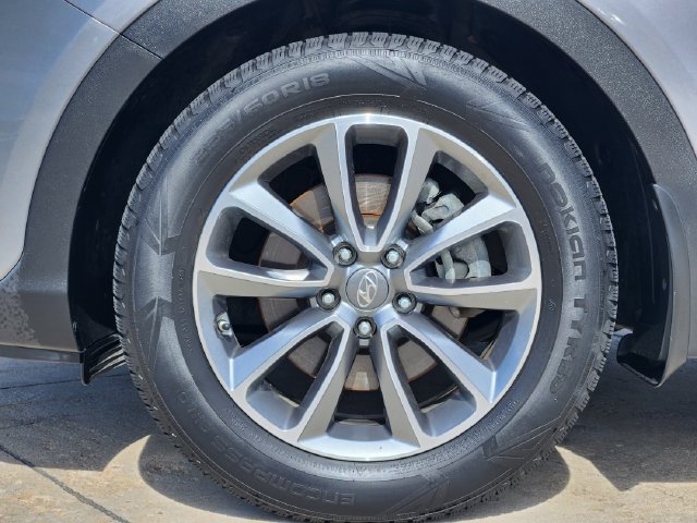 Used 2017 Hyundai Santa Fe SE AWD/4WD image 12