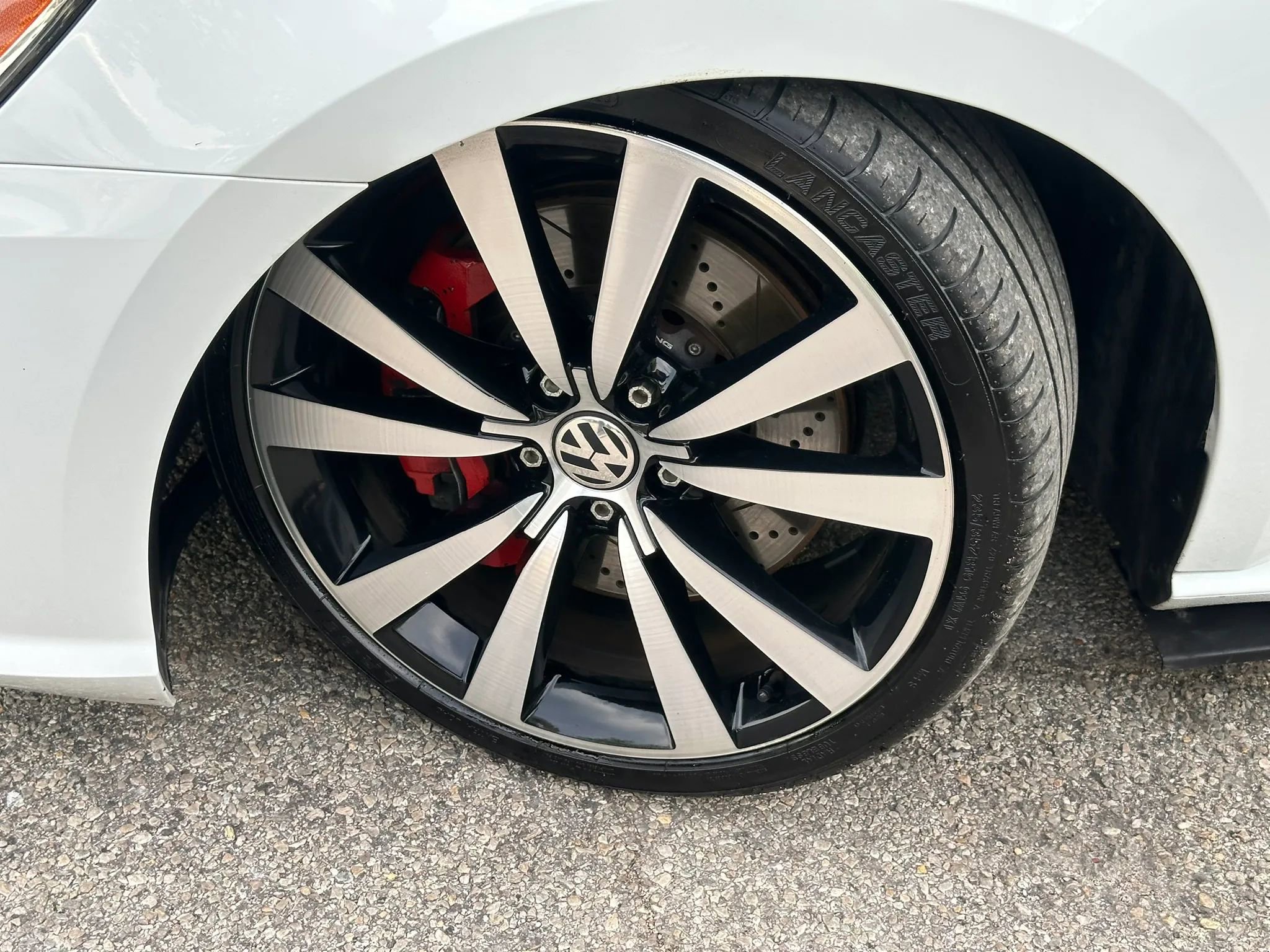 Used 2018 Volkswagen Passat GT image 35