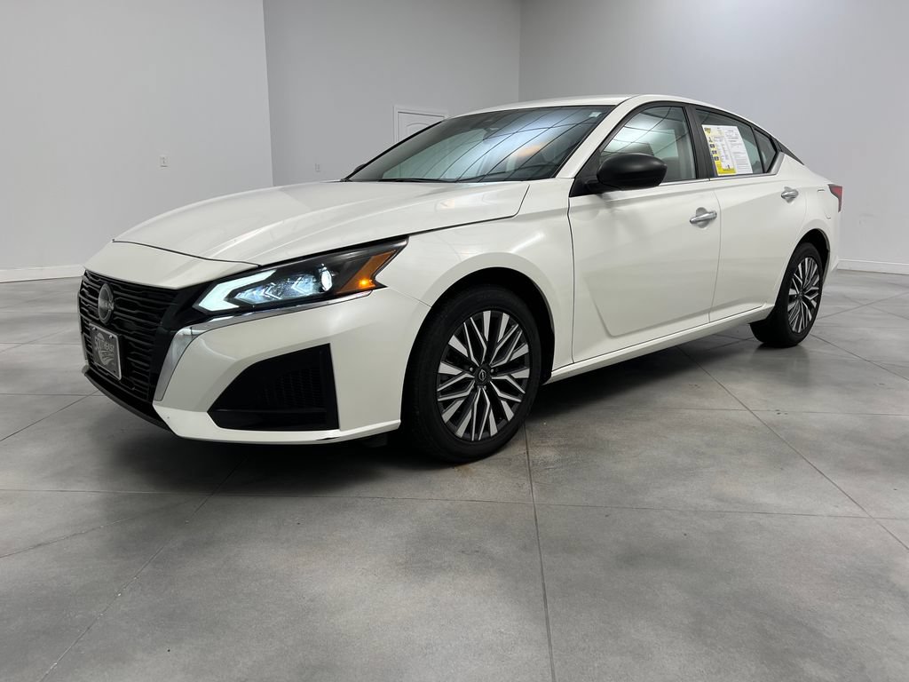 Used 2024 Nissan Altima 2.5 SV AWD/4WD image 4