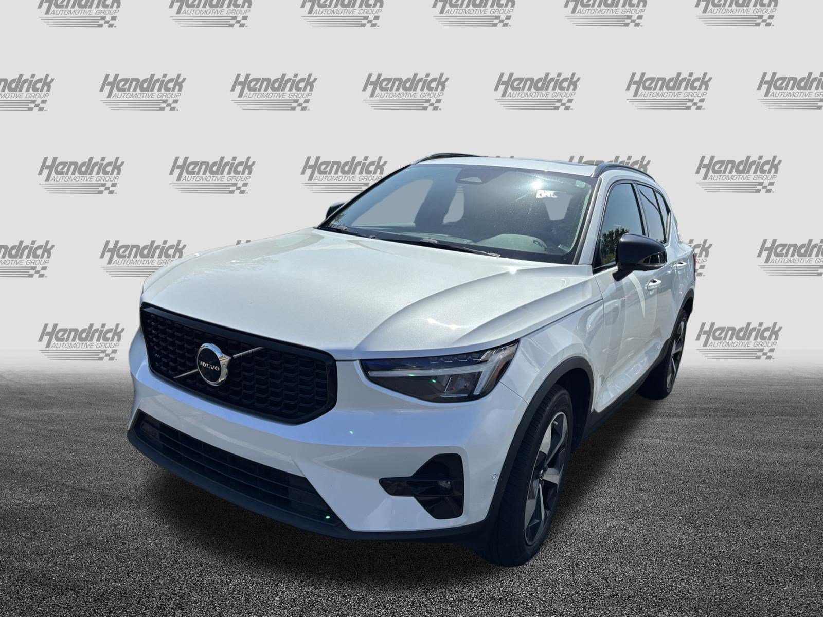 Used 2023 Volvo XC40 B5 Plus w/ Protection Package Premier AWD/4WD image 5