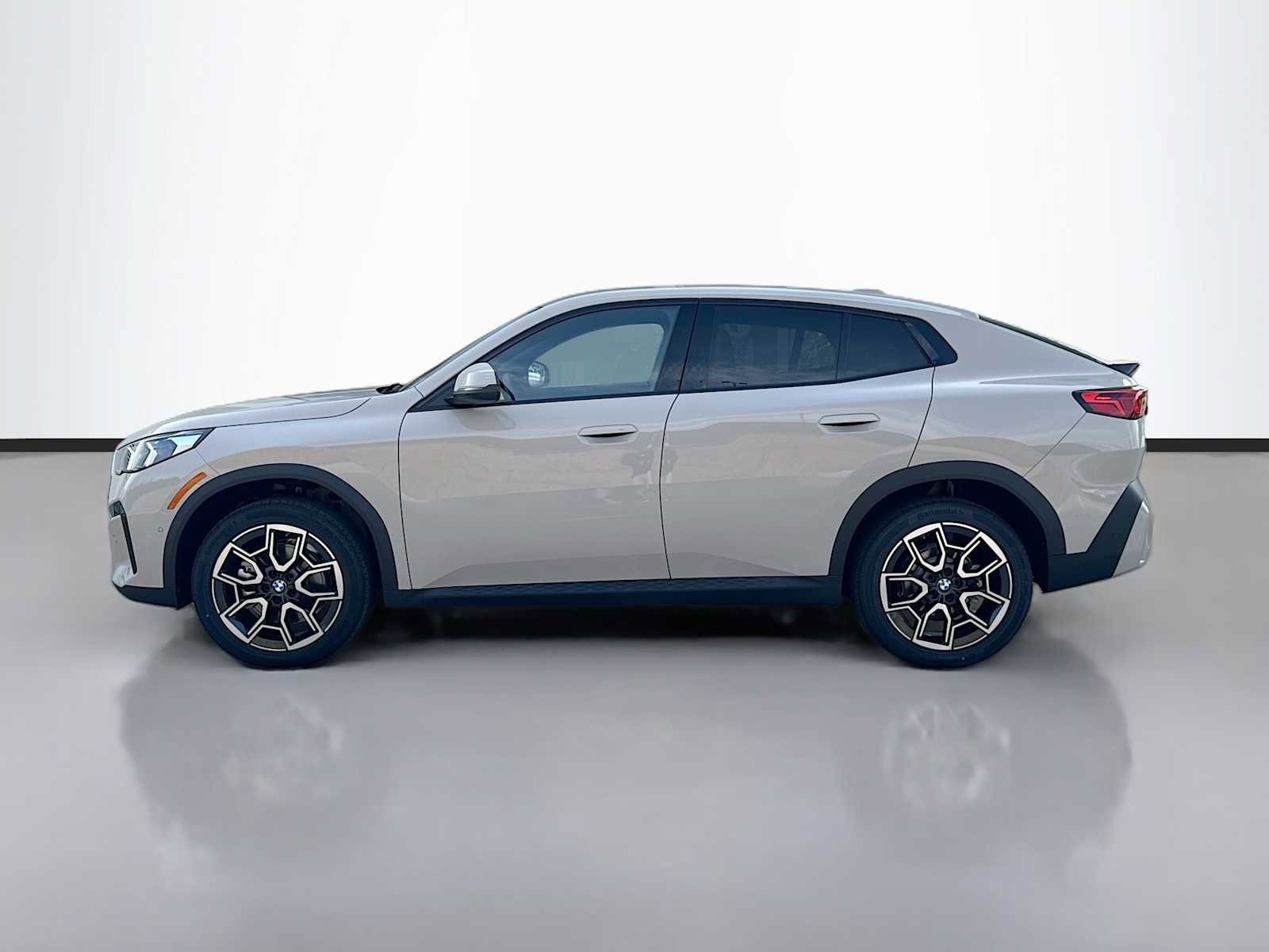 New 2026 BMW X2 xDrive28i AWD/4WD image 5