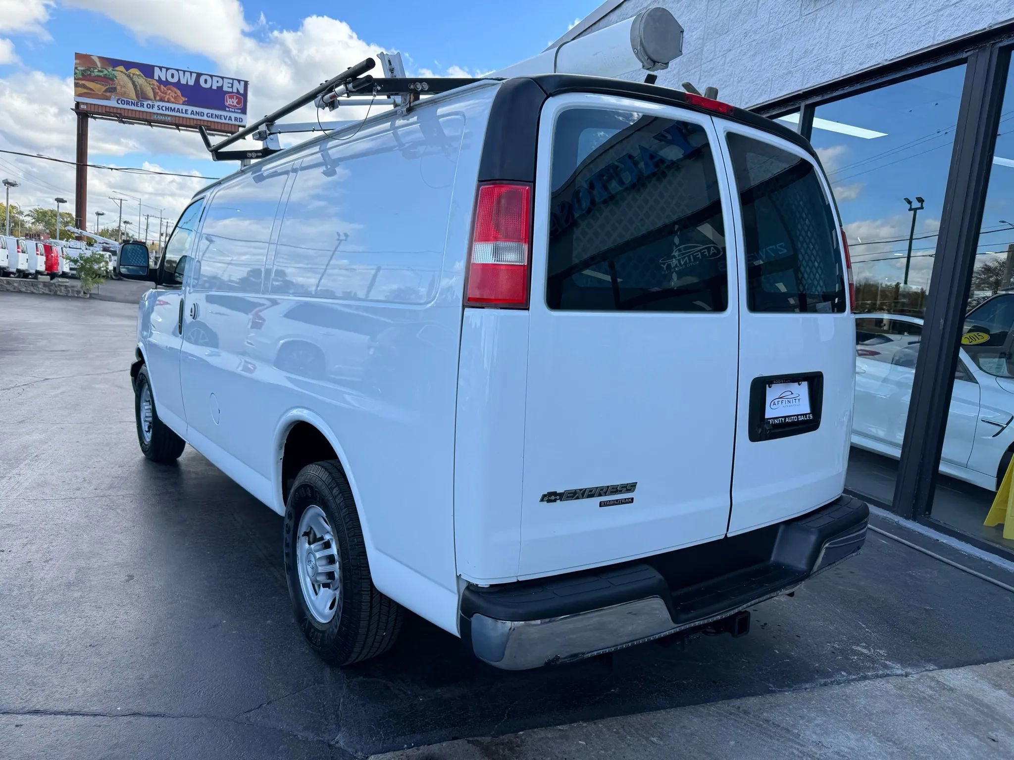 Used 2014 Chevrolet Express 2500 image 6