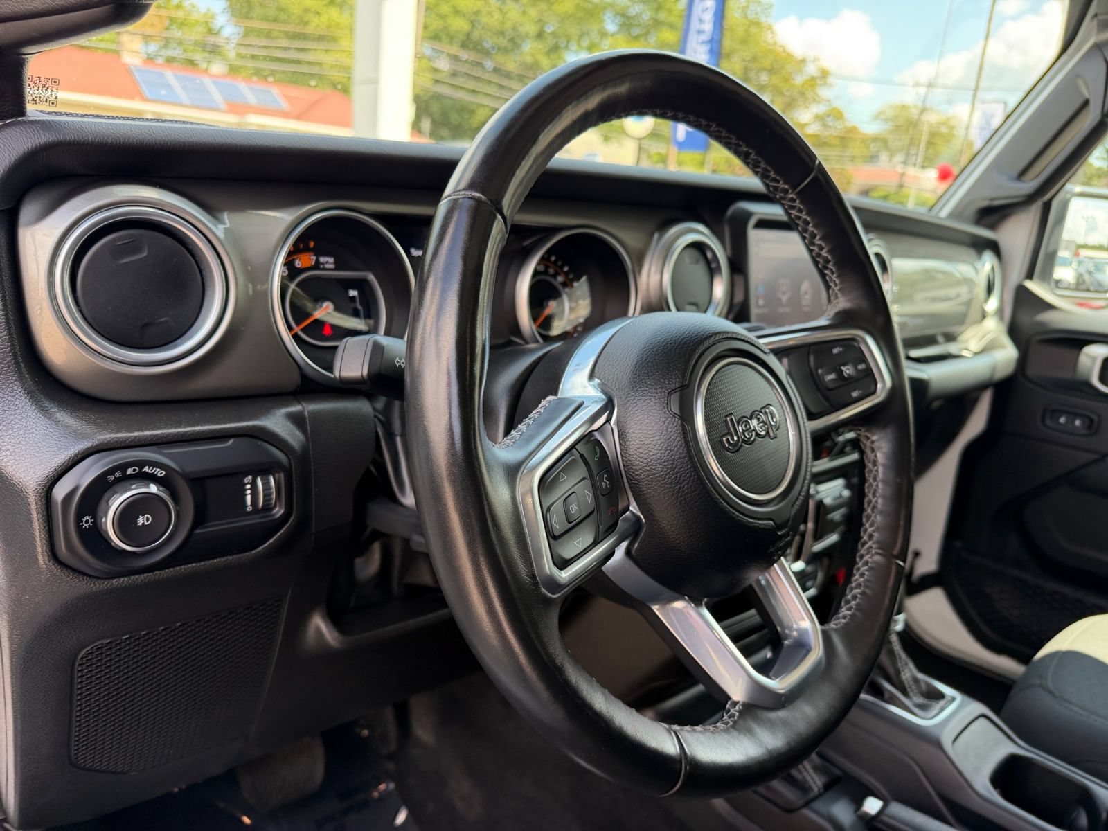 Used 2023 Jeep Wrangler Unlimited Sahara w/ Cold Weather Group AWD/4WD image 16