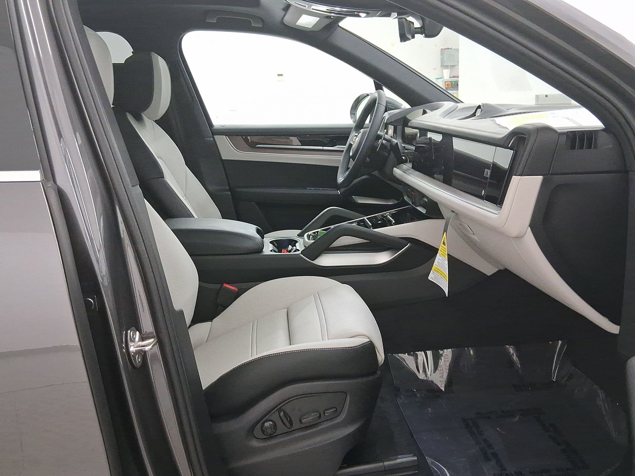 Used 2026 Porsche Cayenne E-Hybrid image 36