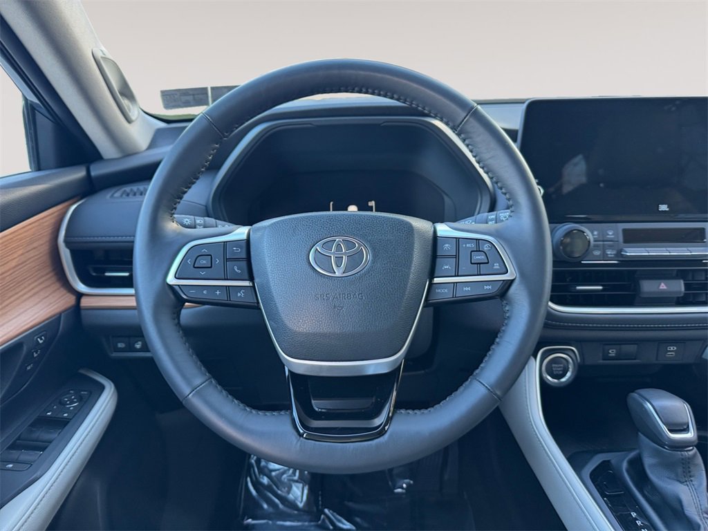 Used 2025 Toyota Grand Highlander AWD image 12